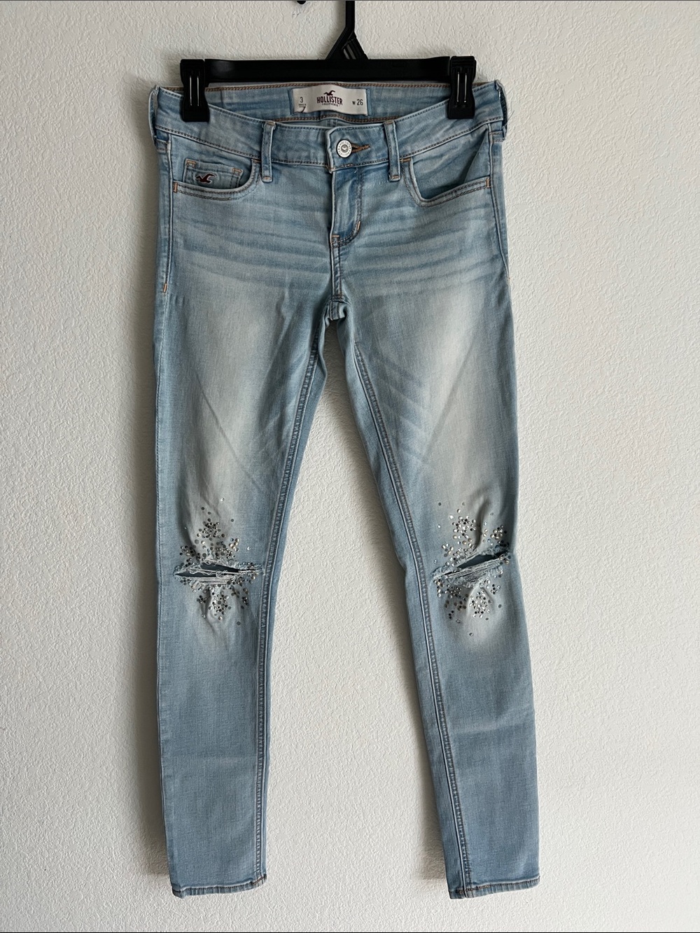 Hollister Size 3 W26 Skinny Jeans Lowrise Ripped knee  with rhinestones